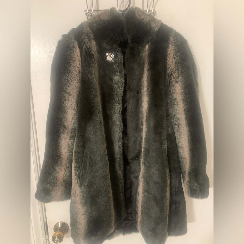 Du Mallere Vintage Elegant Faux Fur Coat in Black and Gray